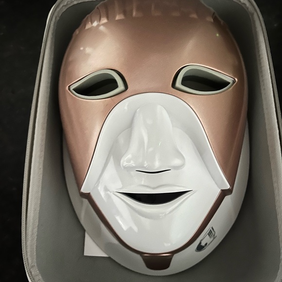 LED Light Therapy Mask Red Light - Picture 2 of 4